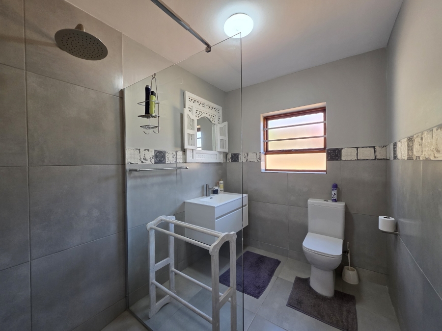 4 Bedroom Property for Sale in Wavecrest Eastern Cape